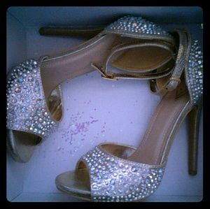 Ankle strap gold mermaid high sandal heel. Pretty!